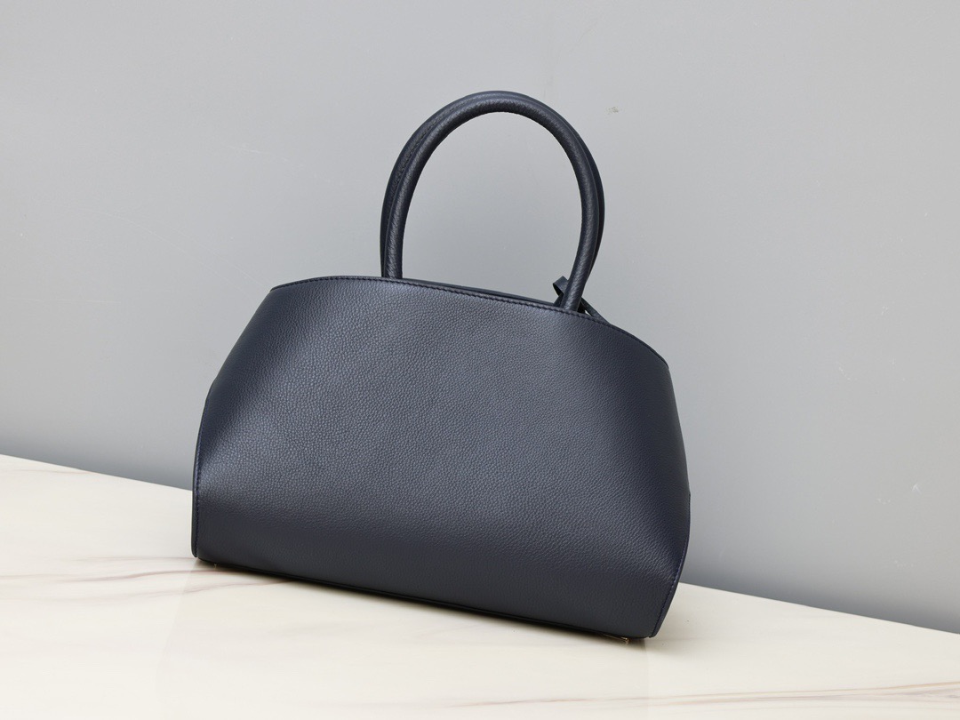 FERRAGAMO 페레가모 FW2023 HUG 나파 가죽 토트백 12