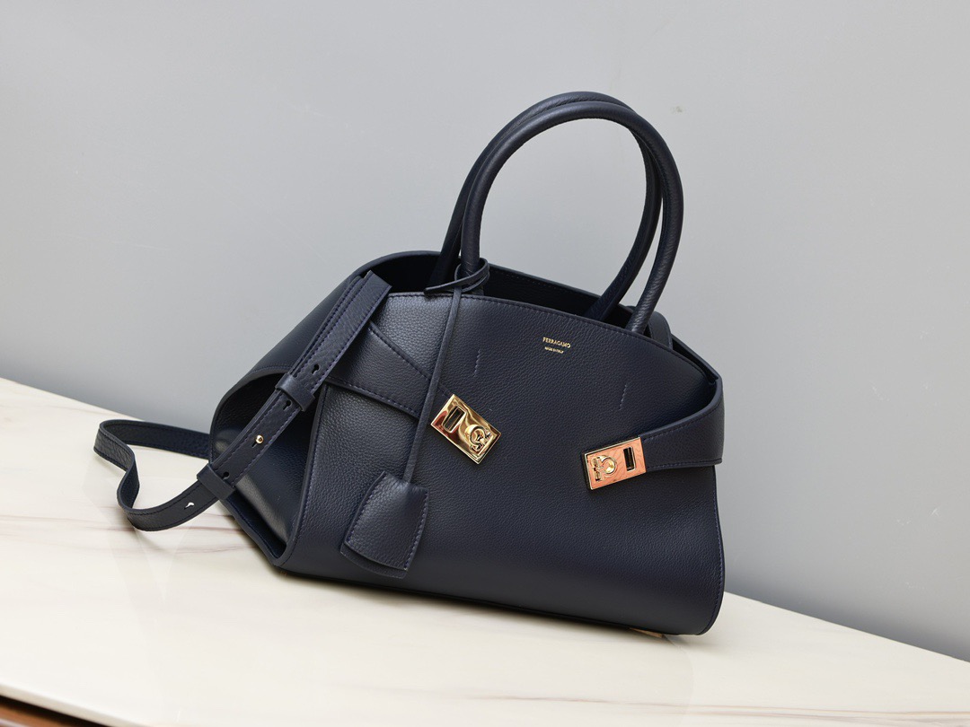 FERRAGAMO 페레가모 FW2023 HUG 나파 가죽 토트백 13