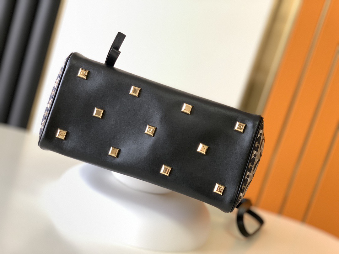 FERRAGAMO 살바토레 페라가모 FW2023 Gancini 패턴 토트백 12