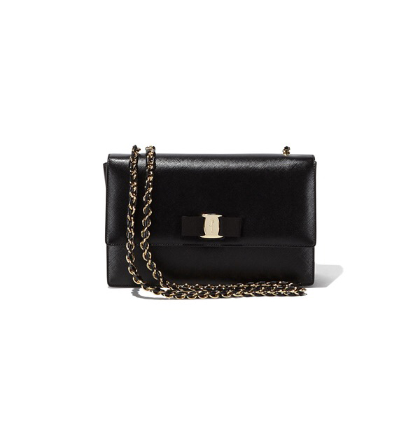 FERRAGAMO 페라가모 FW2023 Vara 리본 장식 소가죽 체인 숄더백 4