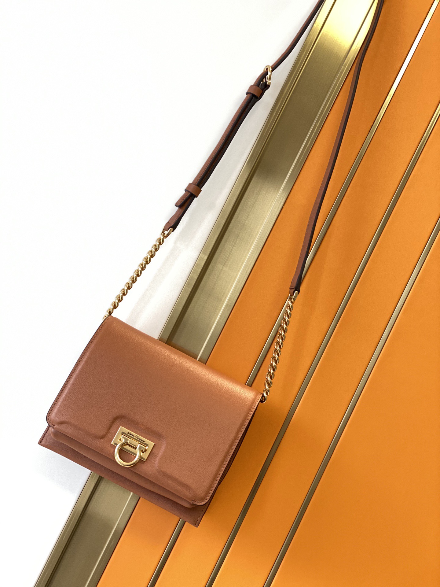 Ferragamo 살바토레 페라가모 FW2023 TRIFOLIO 미니 숄더백 1