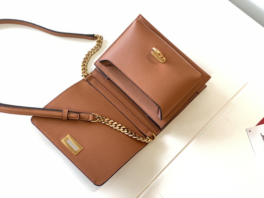 Ferragamo 살바토레 페라가모 FW2023 TRIFOLIO 미니 숄더백 4