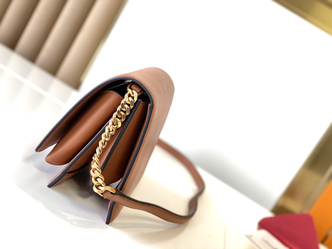 Ferragamo 살바토레 페라가모 FW2023 TRIFOLIO 미니 숄더백 9