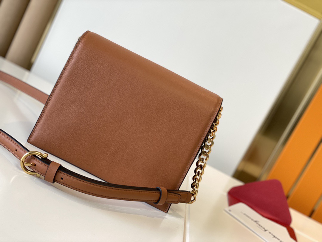 Ferragamo 살바토레 페라가모 FW2023 TRIFOLIO 미니 숄더백 10