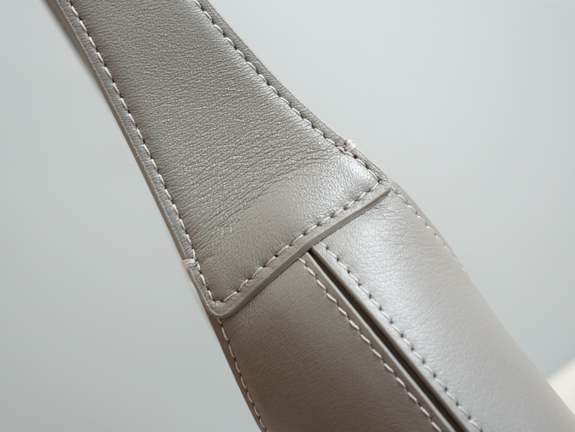 FERRAGAMO 페라가모 간치니 스트랩 숄더백 EE-216295 5