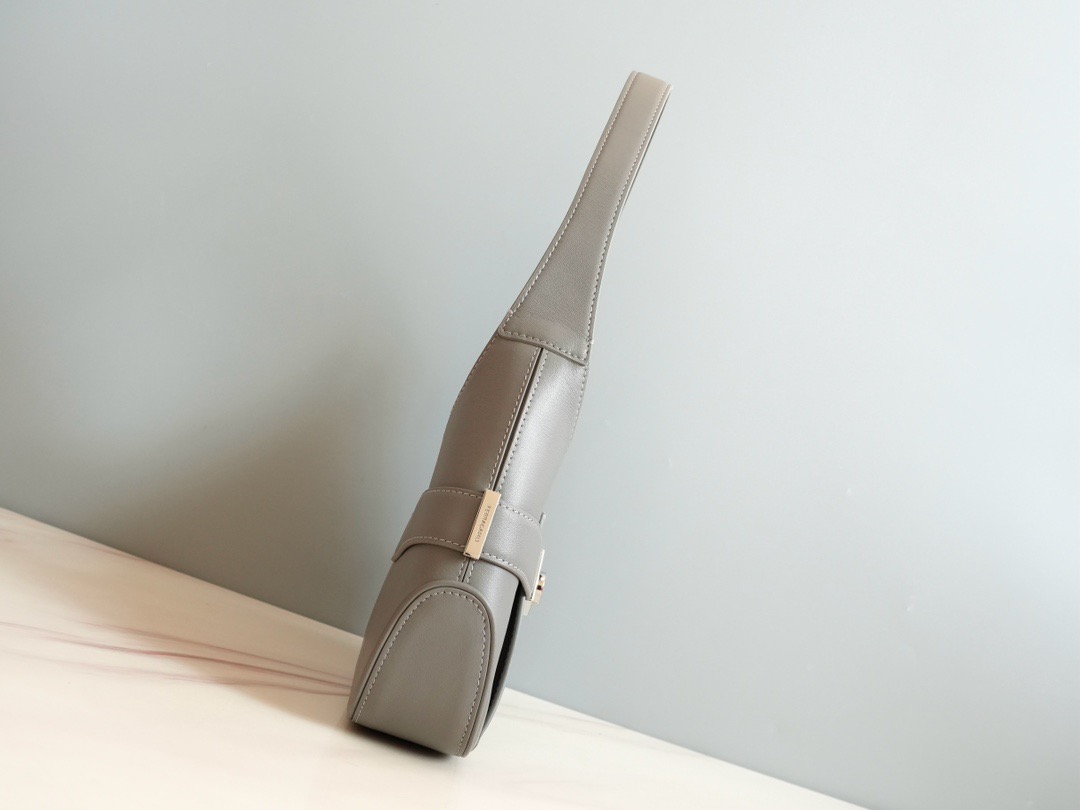 FERRAGAMO 페라가모 간치니 스트랩 숄더백 EE-216295 7