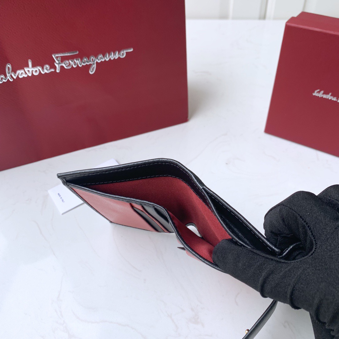 FERRAGAMO 페라가모 FW2023 Gancini 장식 소가죽 삼단 지갑 8