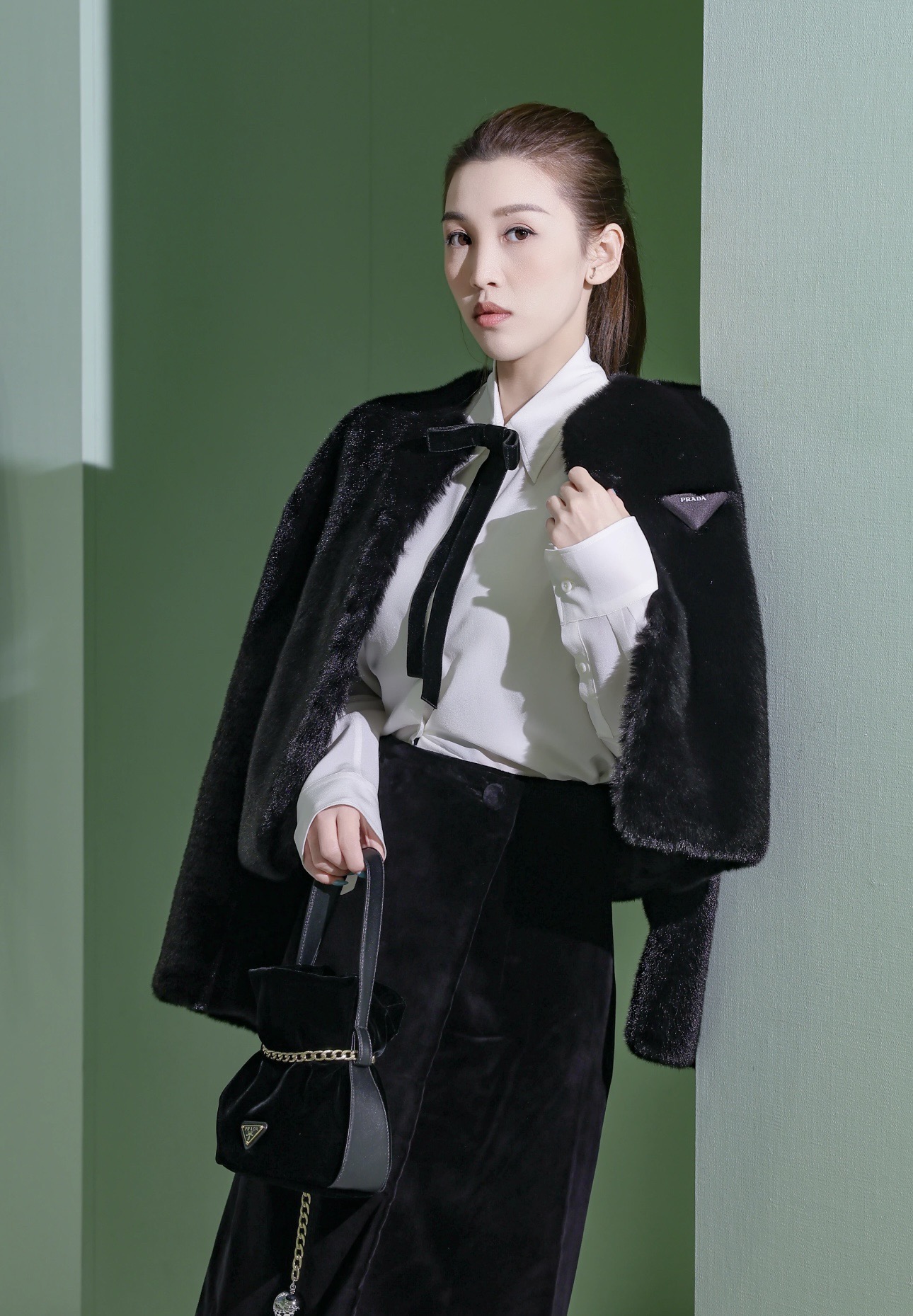 PRADA 프라다 FW2023 실크 체인 미니 버킷백 2