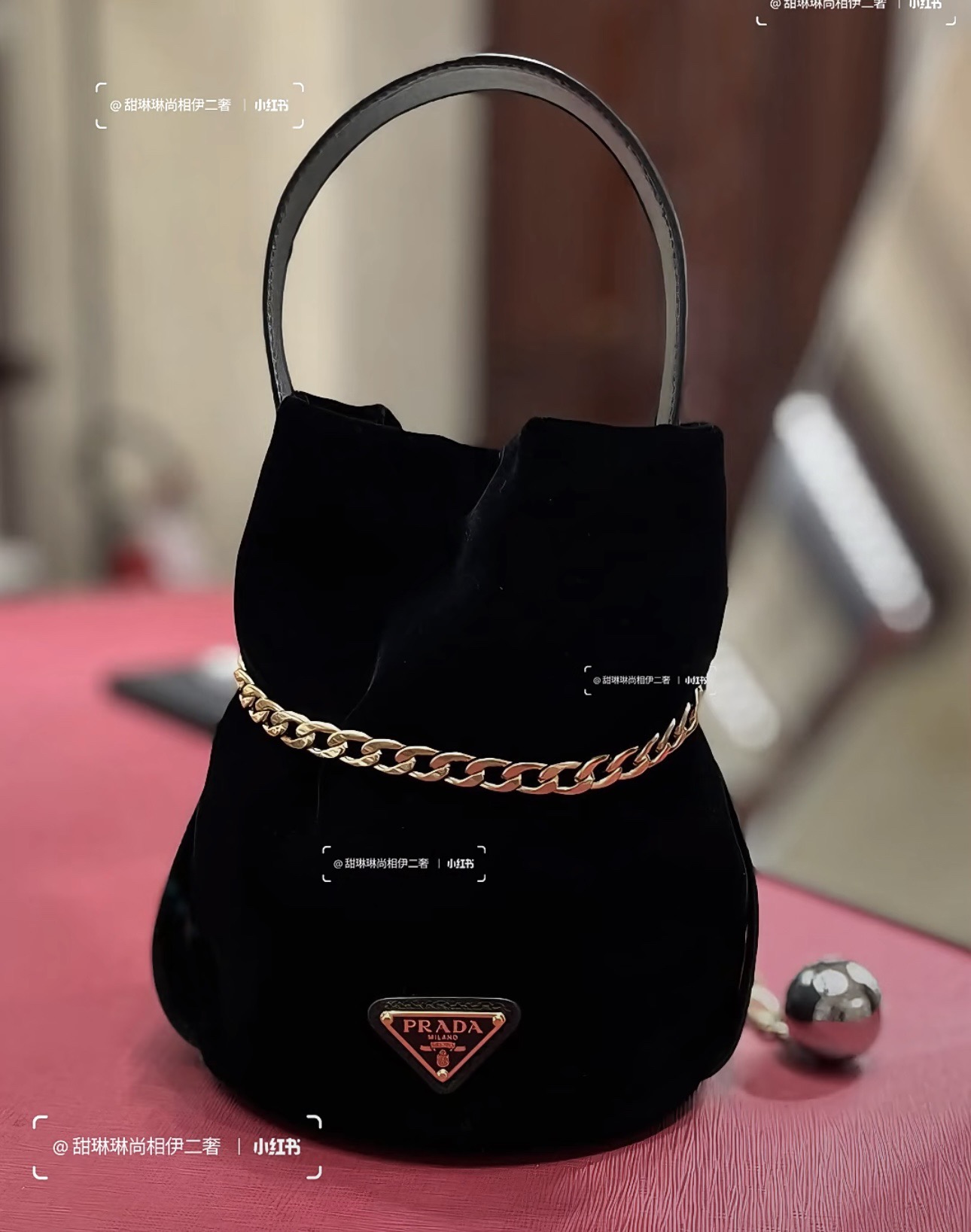 PRADA 프라다 FW2023 실크 체인 미니 버킷백 4