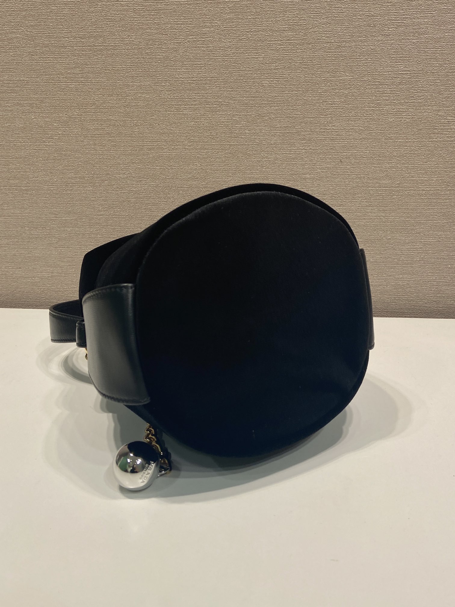 PRADA 프라다 FW2023 실크 체인 미니 버킷백 13