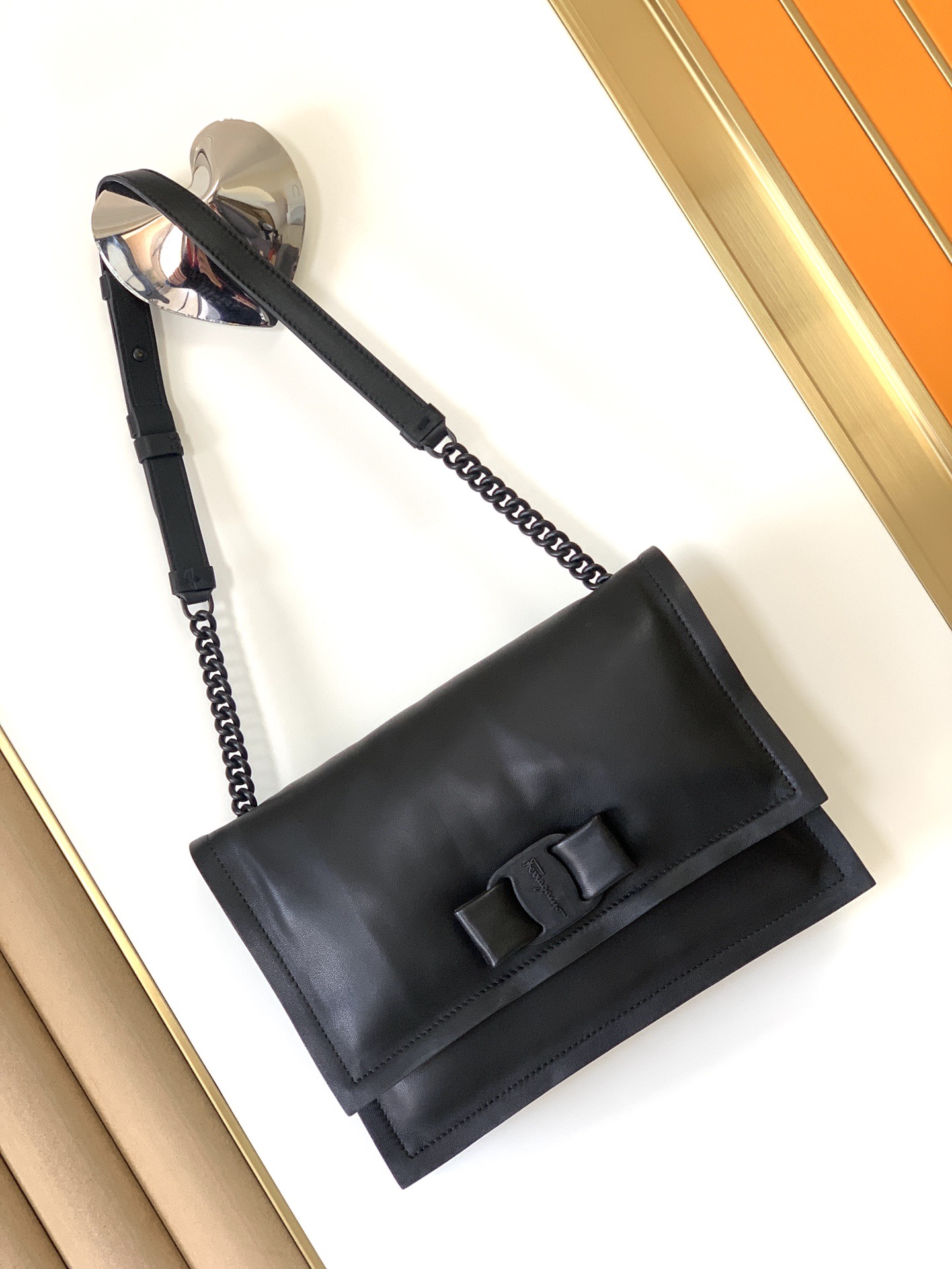 FERRAGAMO 살바토레 페라가모 FW2023 Vara 리본 장식 숄더백 6