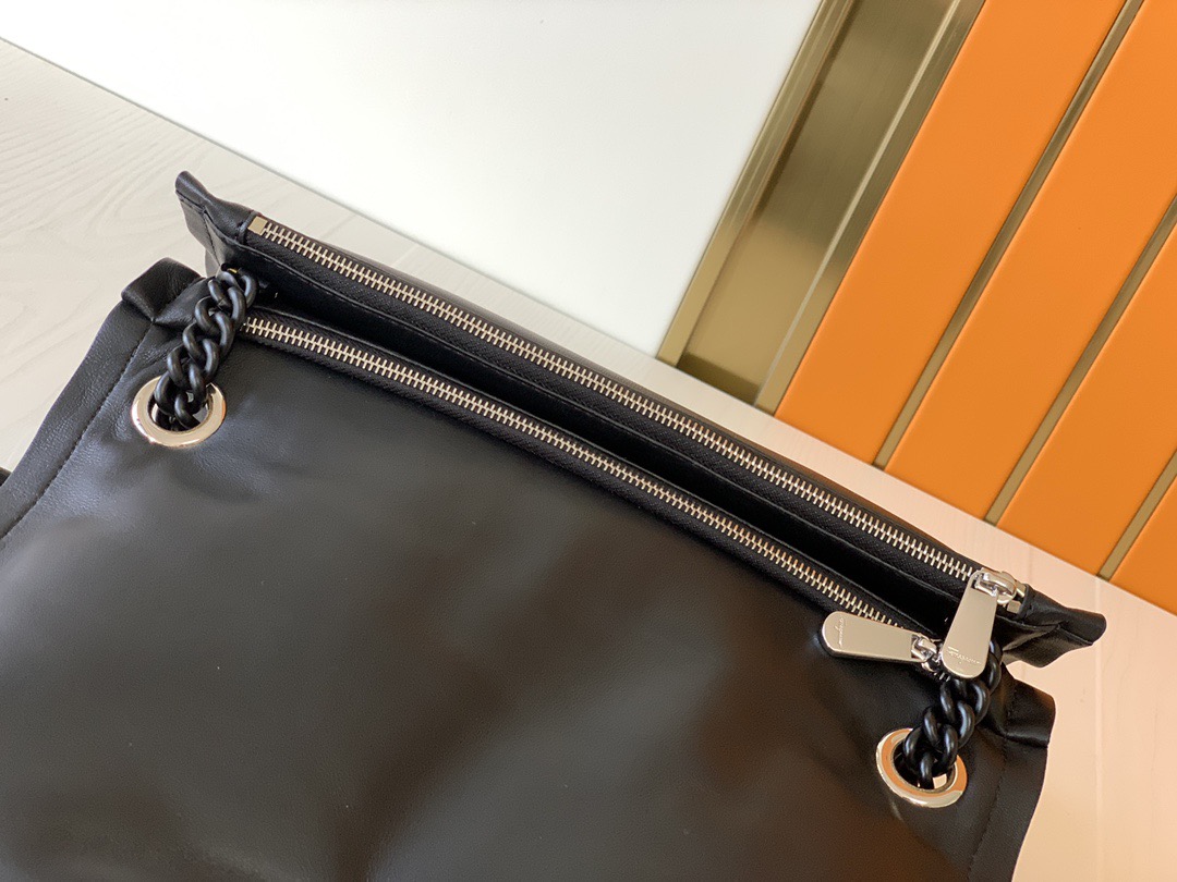 FERRAGAMO 살바토레 페라가모 FW2023 Vara 리본 장식 숄더백 10