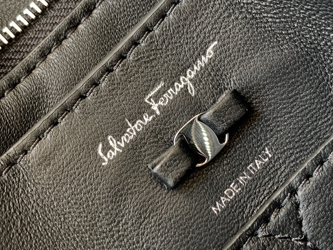 FERRAGAMO 살바토레 페라가모 FW2023 Vara 리본 장식 숄더백 11