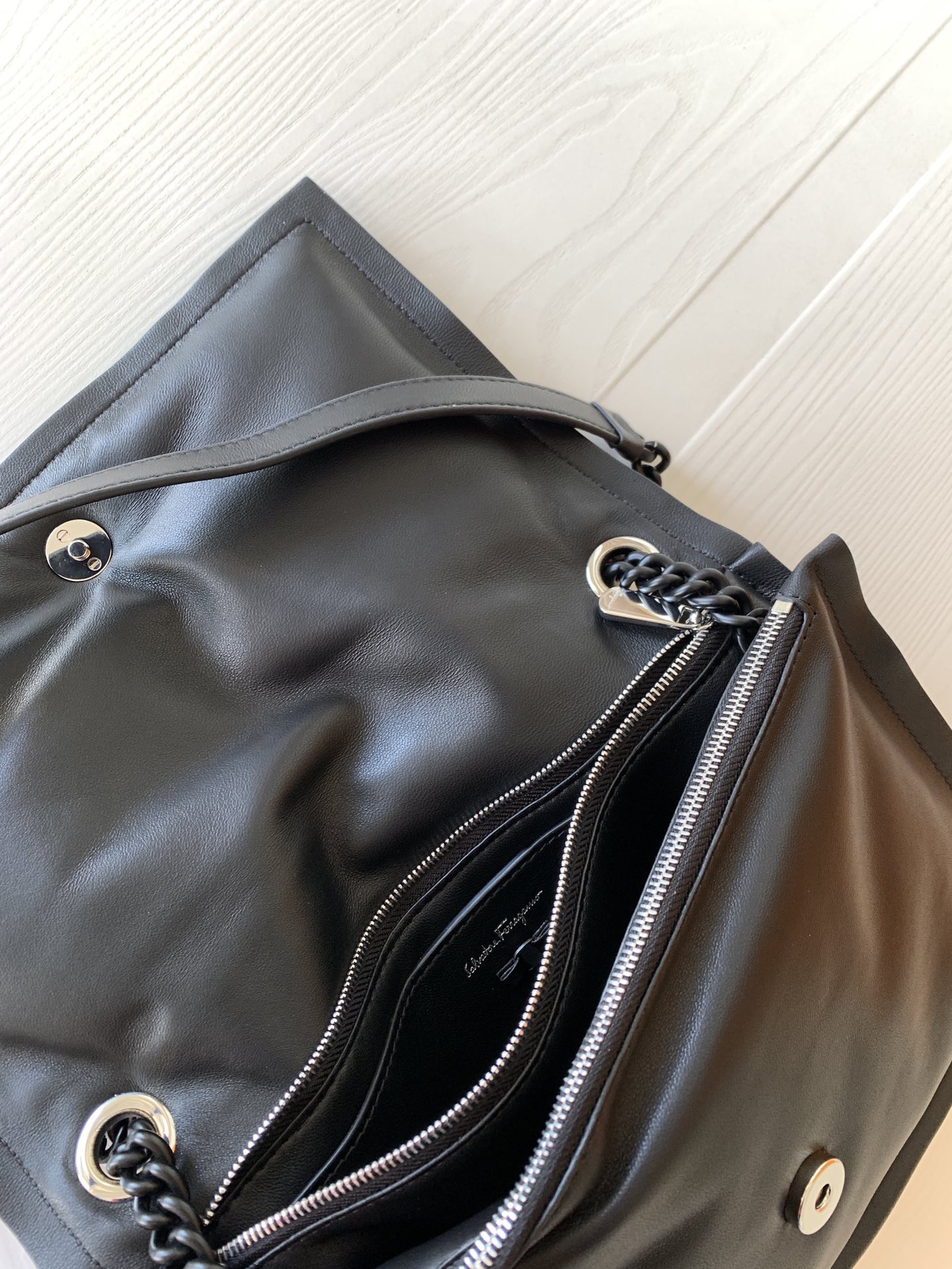 FERRAGAMO 살바토레 페라가모 FW2023 Vara 리본 장식 숄더백 12