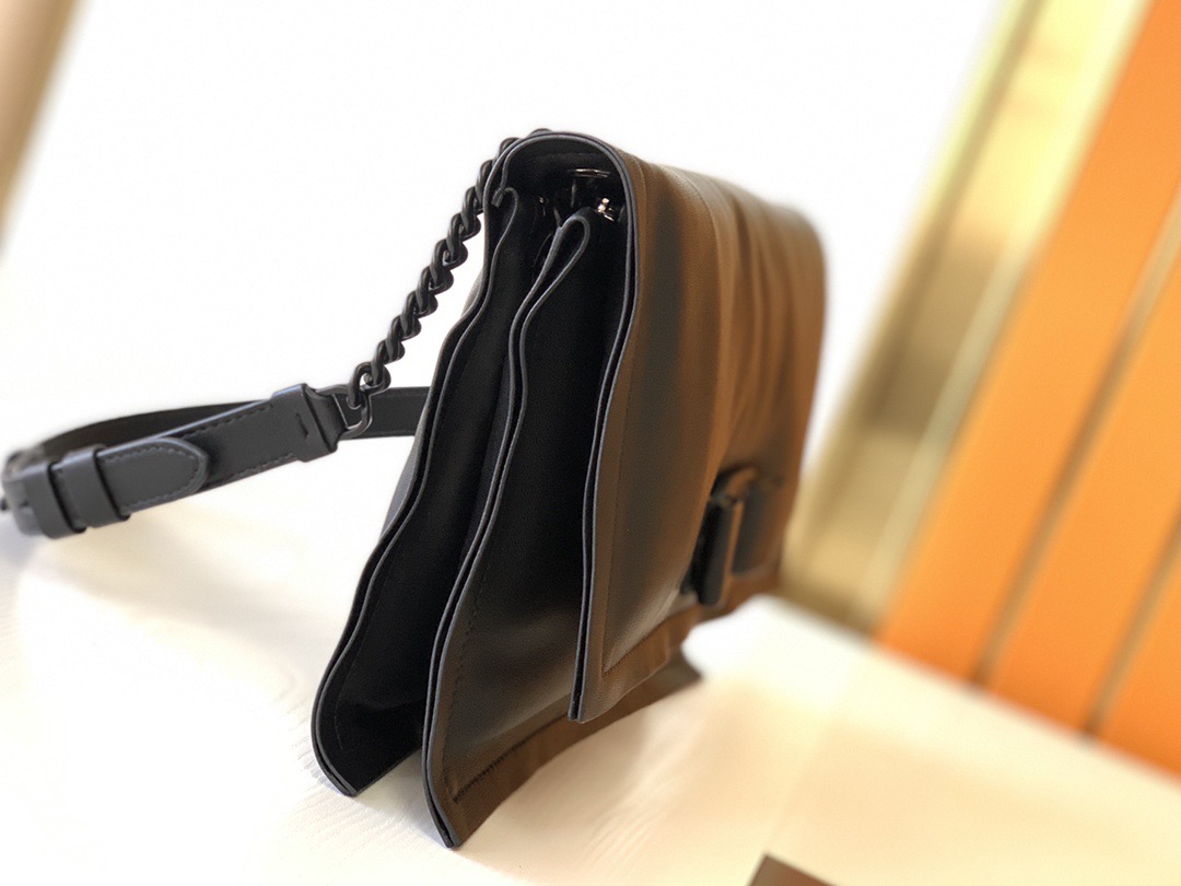 FERRAGAMO 살바토레 페라가모 FW2023 Vara 리본 장식 숄더백 13