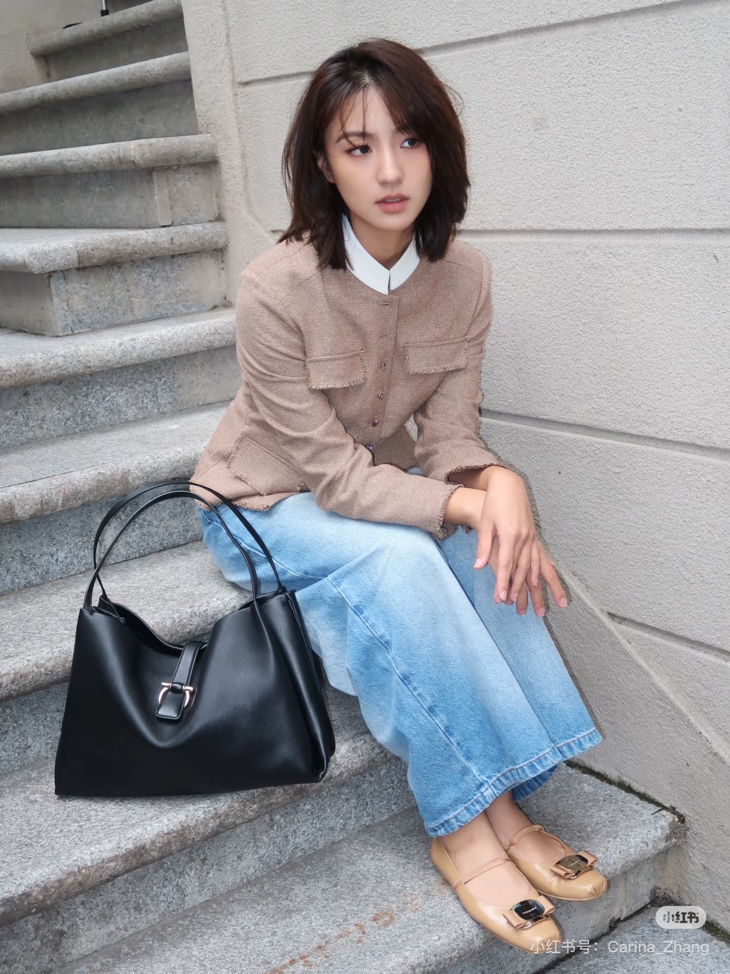 FERRAGAMO 살바토레 페라가모 FW2023 반광택 소가죽 숄더백 1