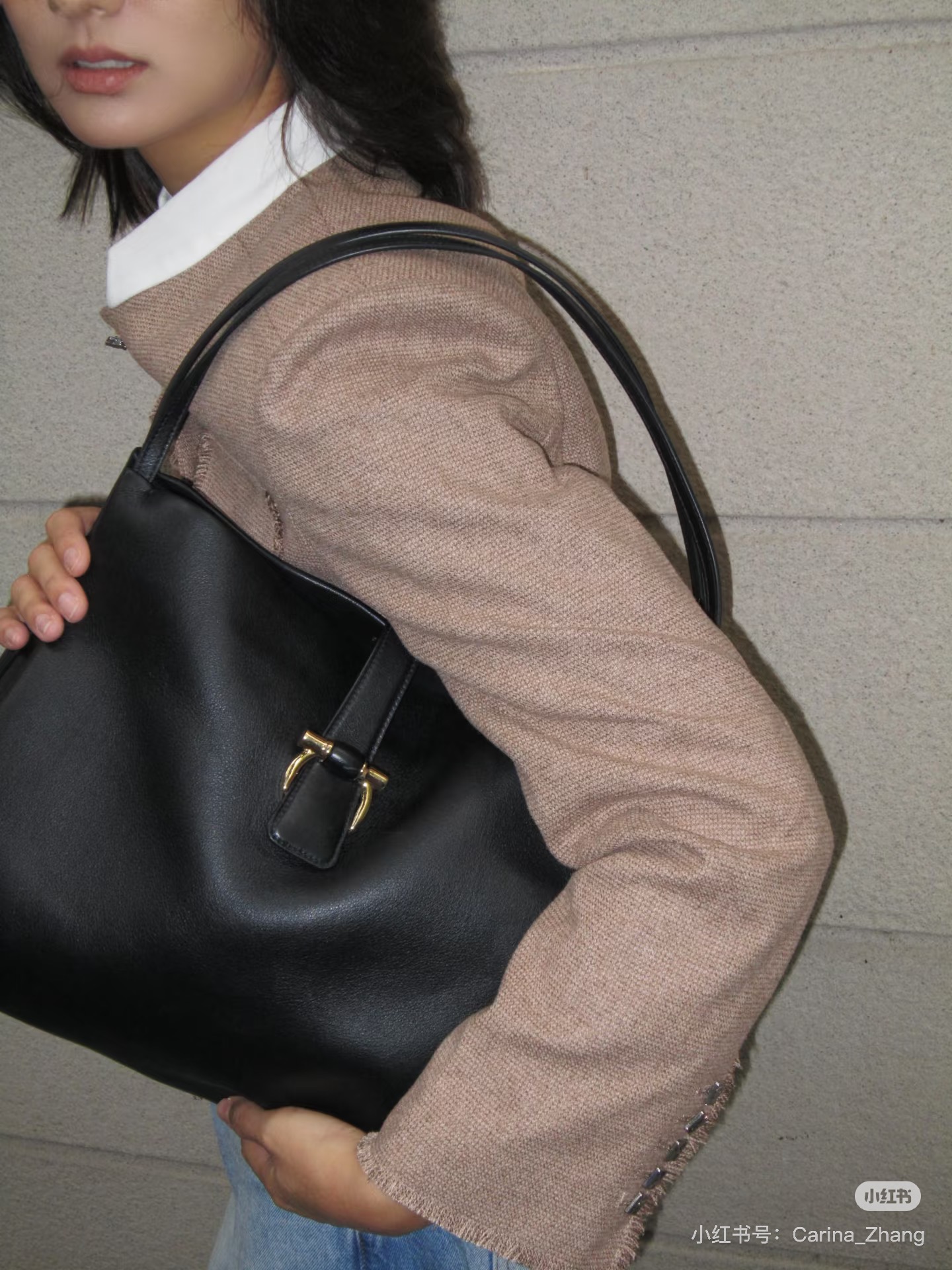 FERRAGAMO 살바토레 페라가모 FW2023 반광택 소가죽 숄더백 2