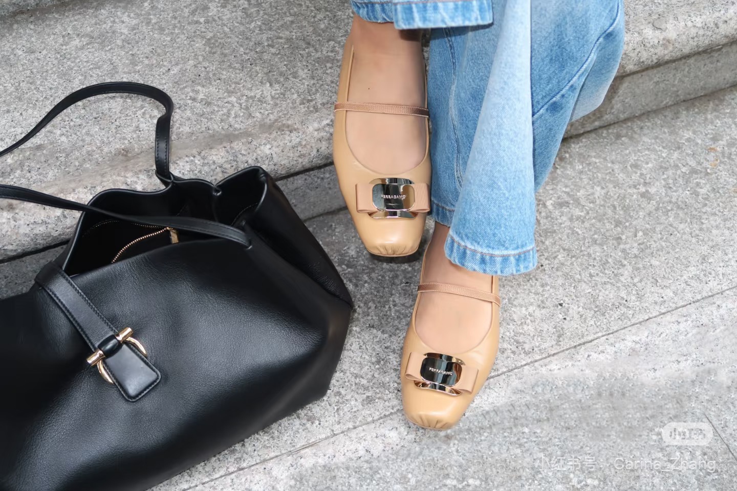 FERRAGAMO 살바토레 페라가모 FW2023 반광택 소가죽 숄더백 7