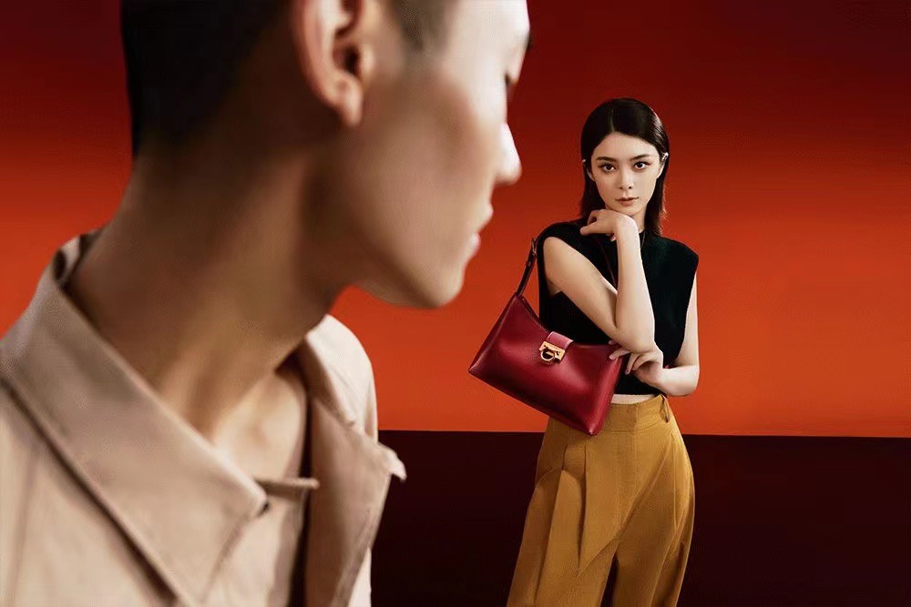 Ferragamo 살바토레 페라가모 FW2023 Trifolio Gancini 숄더백 6