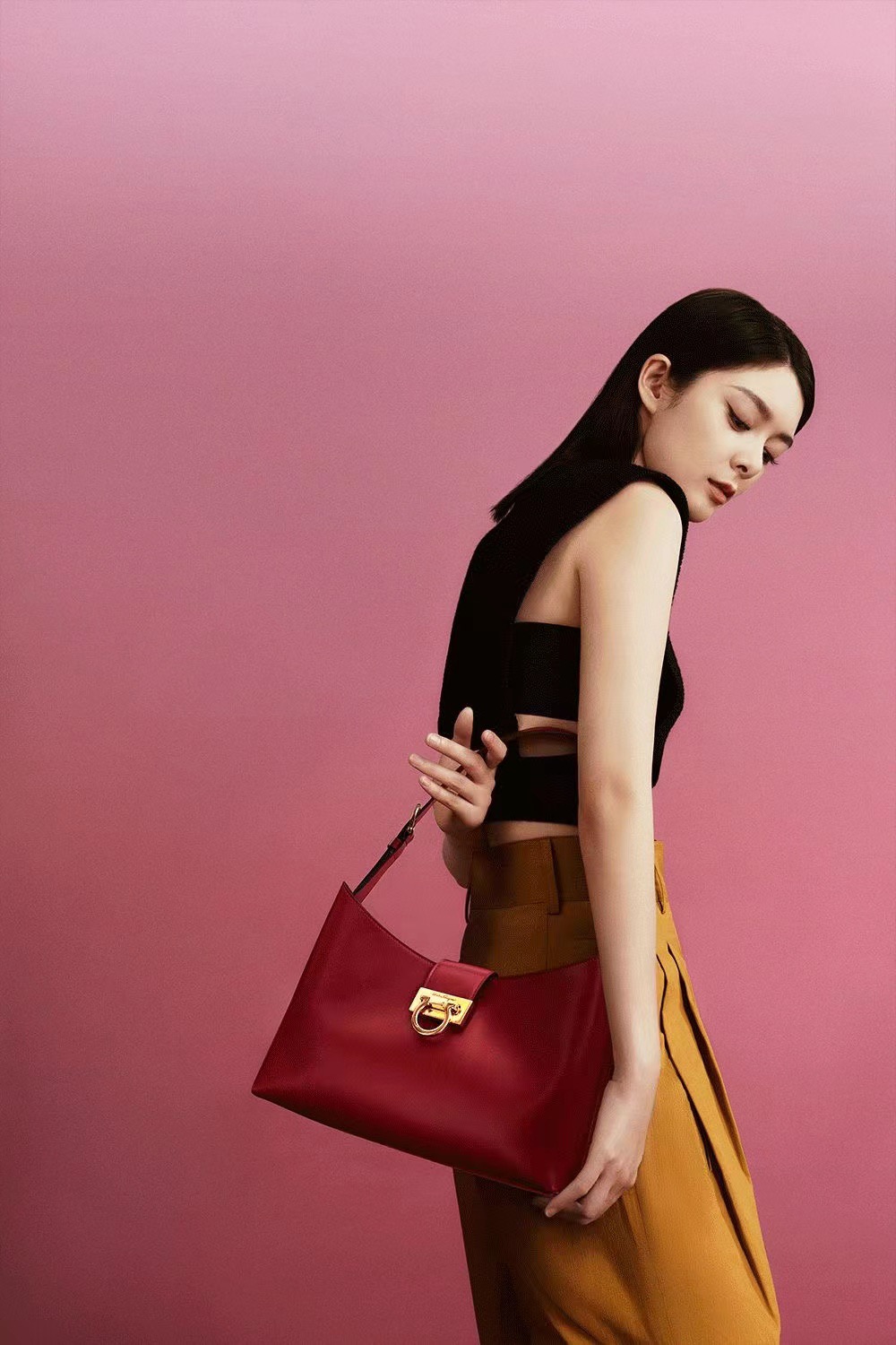 Ferragamo 살바토레 페라가모 FW2023 Trifolio Gancini 숄더백 7