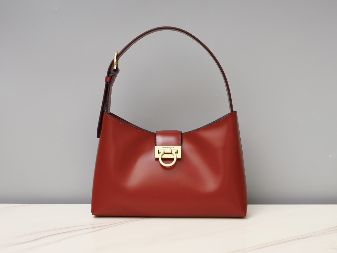 Ferragamo 살바토레 페라가모 FW2023 Trifolio Gancini 숄더백 9