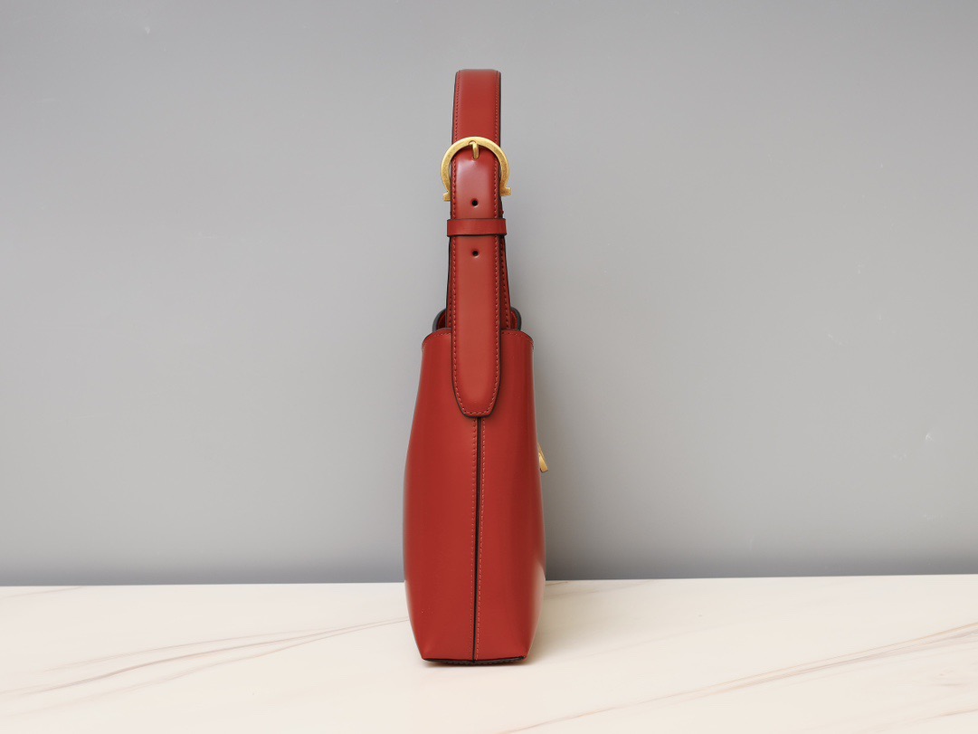 Ferragamo 살바토레 페라가모 FW2023 Trifolio Gancini 숄더백 12