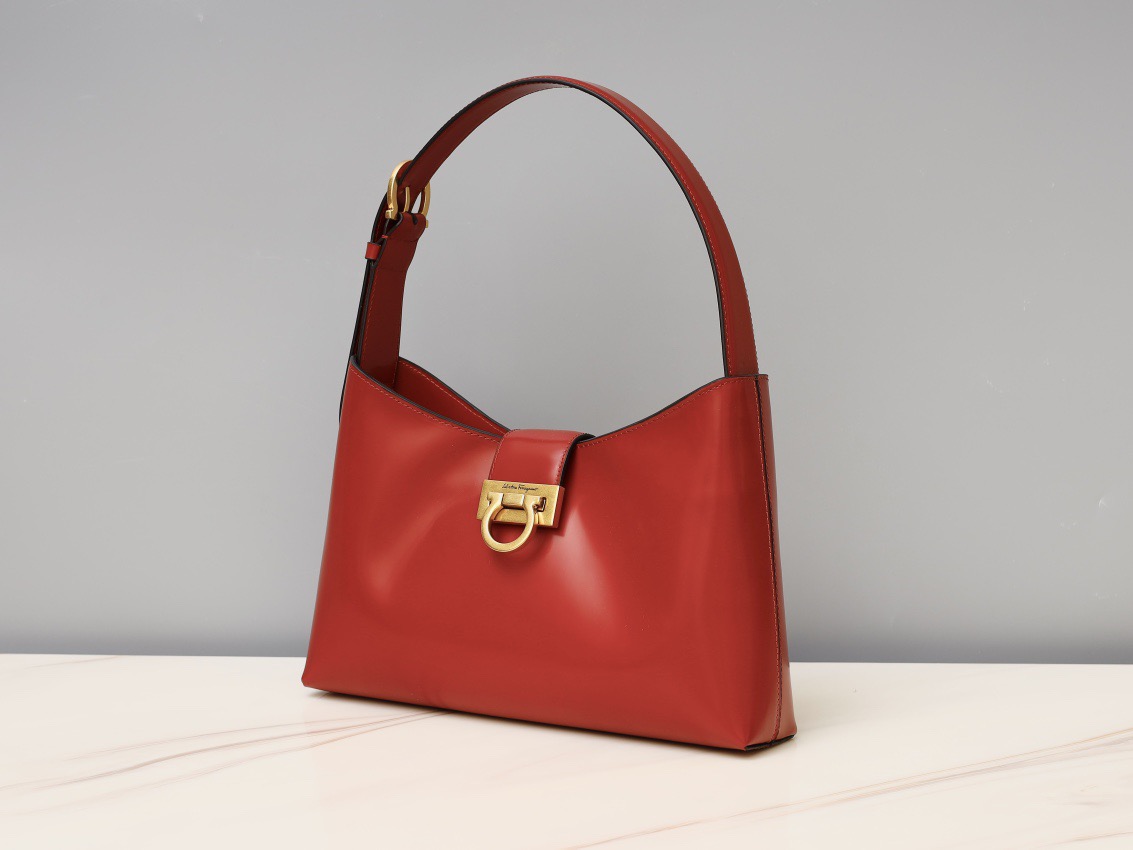 Ferragamo 살바토레 페라가모 FW2023 Trifolio Gancini 숄더백 15