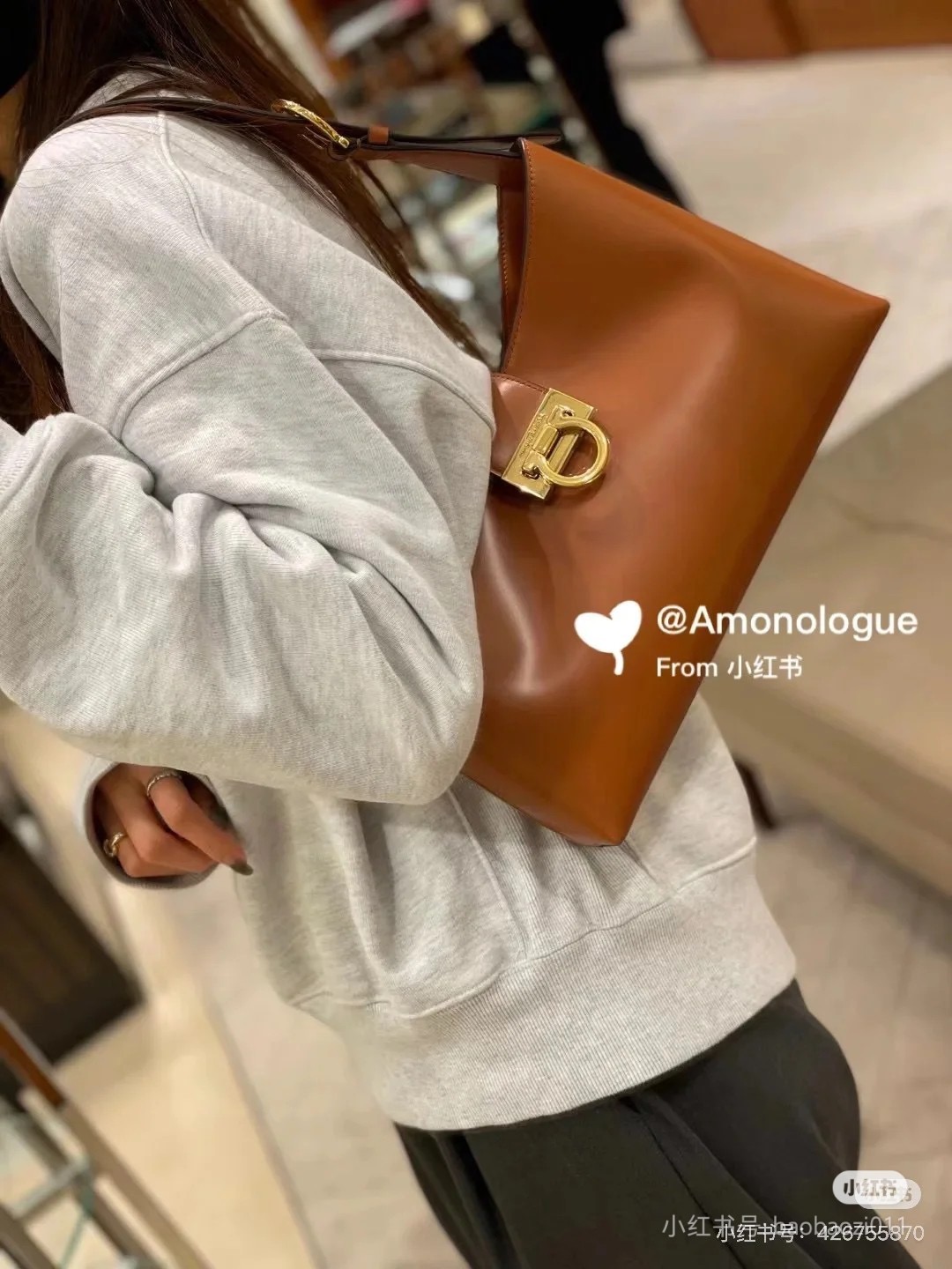 Ferragamo 살바토레 페라가모 FW2023 Trifolio Gancini 숄더백 2