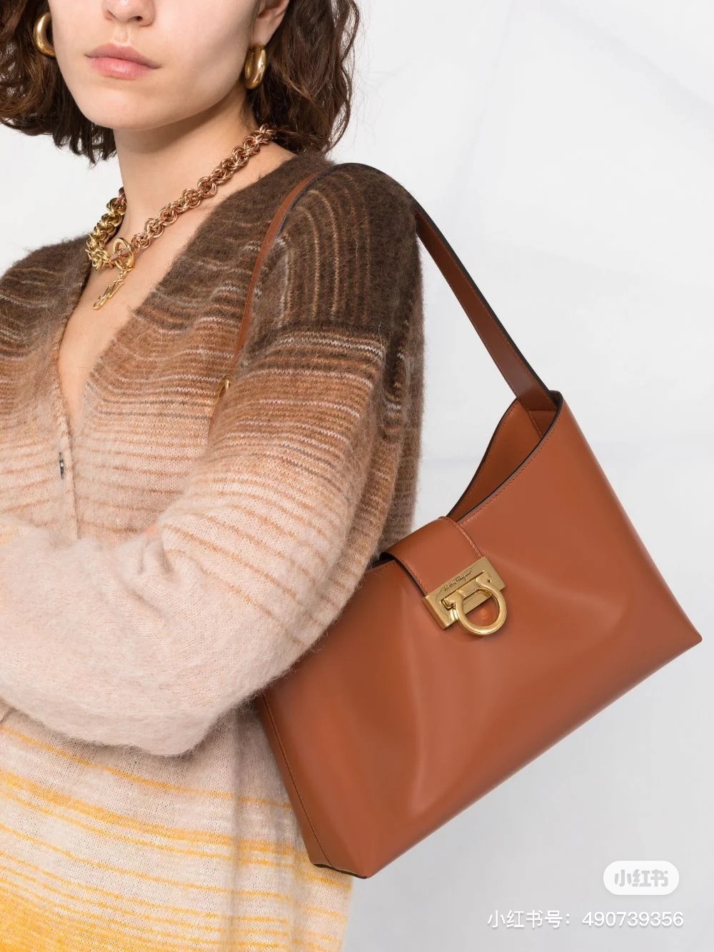 Ferragamo 살바토레 페라가모 FW2023 Trifolio Gancini 숄더백 8