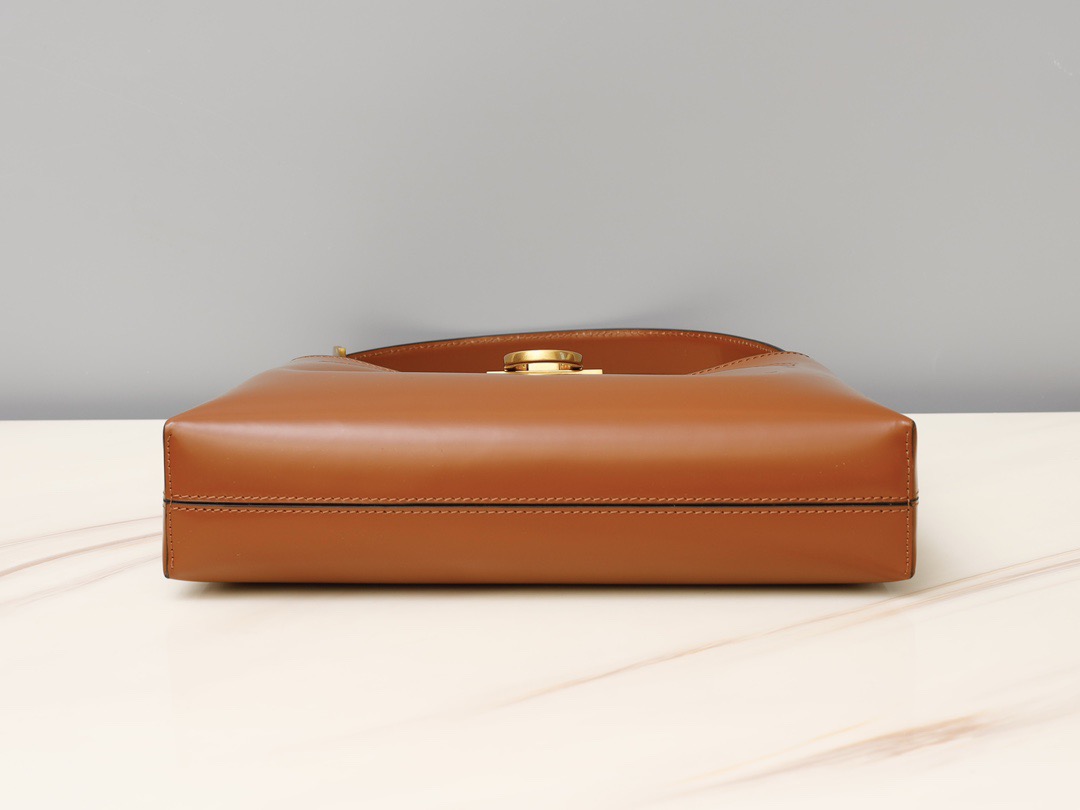 Ferragamo 살바토레 페라가모 FW2023 Trifolio Gancini 숄더백 14