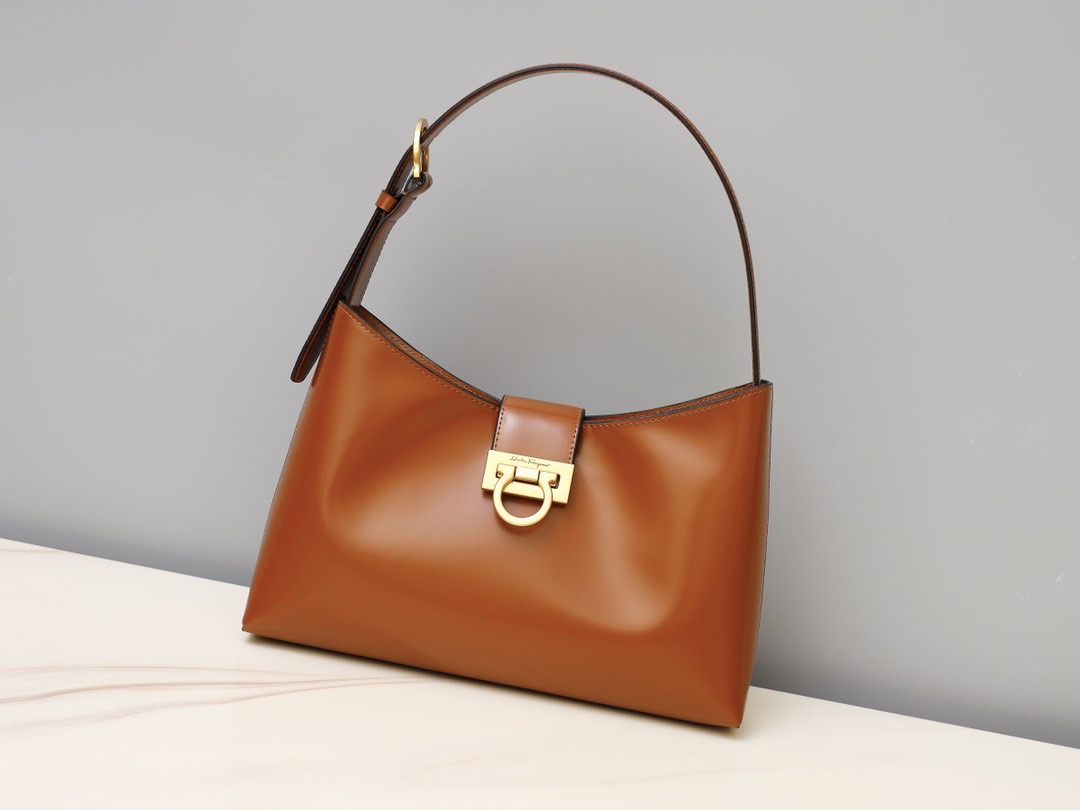 Ferragamo 살바토레 페라가모 FW2023 Trifolio Gancini 숄더백 17