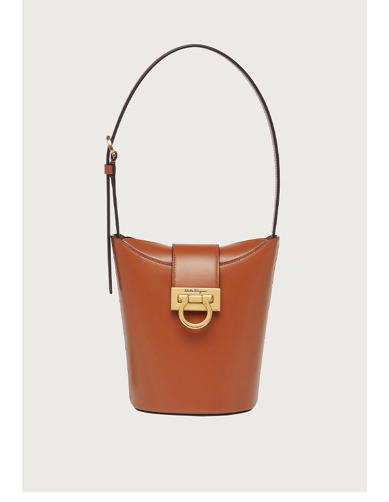 FERRAGAMO 살바토레 페라가모 SS2023 Gancini 버킷백 4