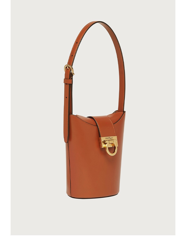 FERRAGAMO 살바토레 페라가모 SS2023 Gancini 버킷백 5