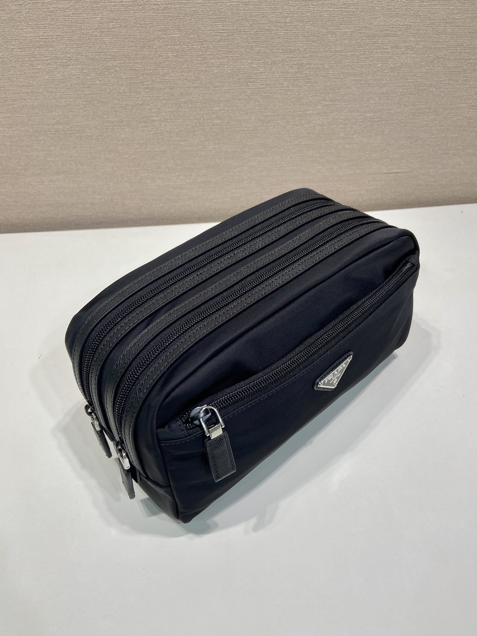 PRADA 프라다 FW2023 Re-Nylon 더블 지퍼 파우치 5