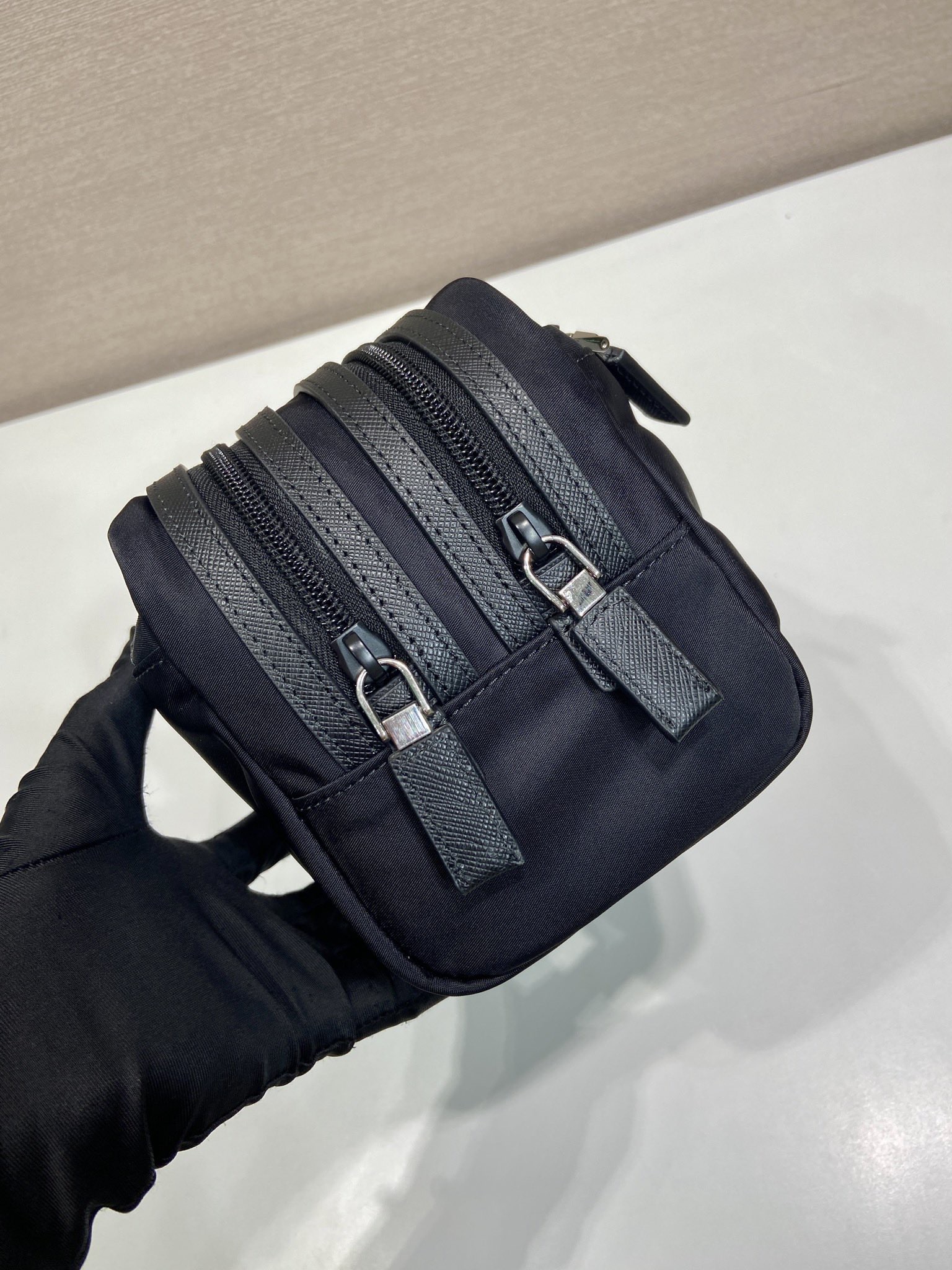 PRADA 프라다 FW2023 Re-Nylon 더블 지퍼 파우치 9