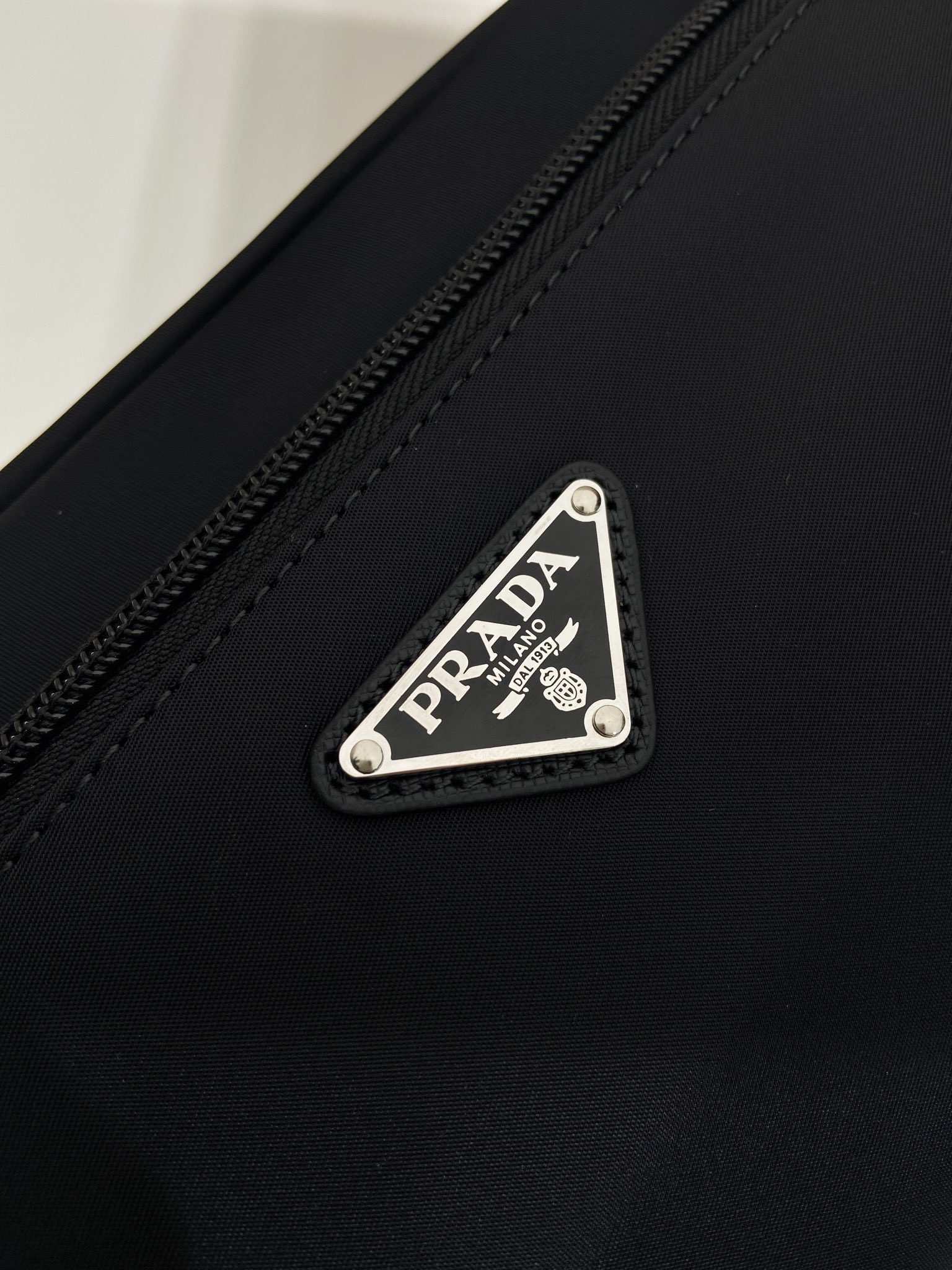 PRADA 프라다 FW2023 Re-Nylon 더블 지퍼 파우치 10