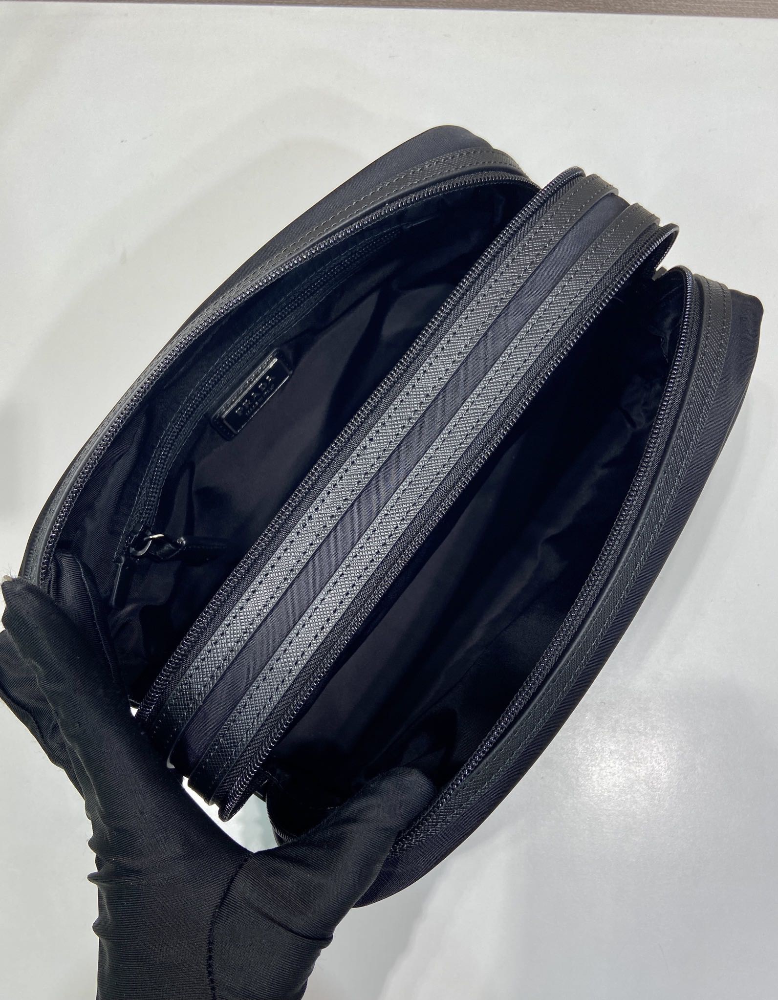 PRADA 프라다 FW2023 Re-Nylon 더블 지퍼 파우치 11