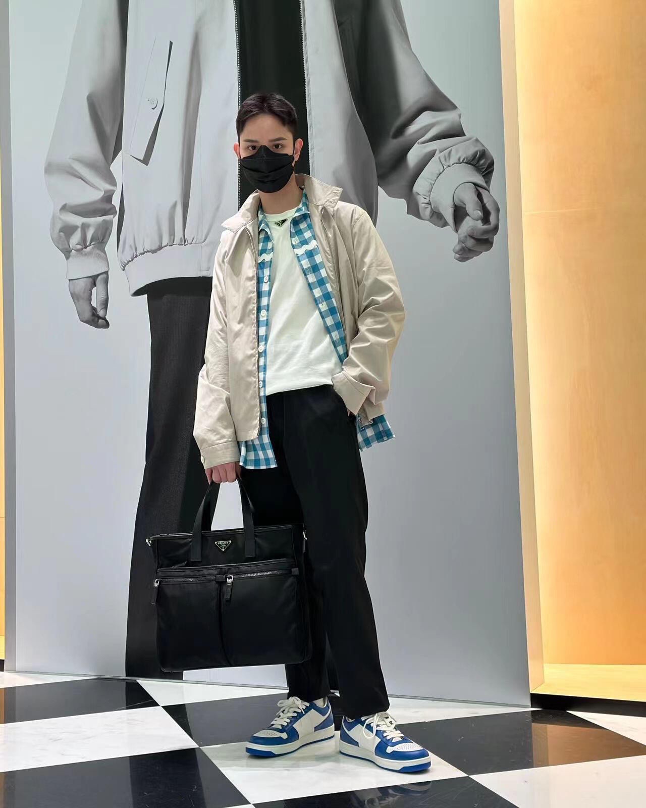 PRADA 프라다 FW2023 나일론 멀티포켓 토트백 1