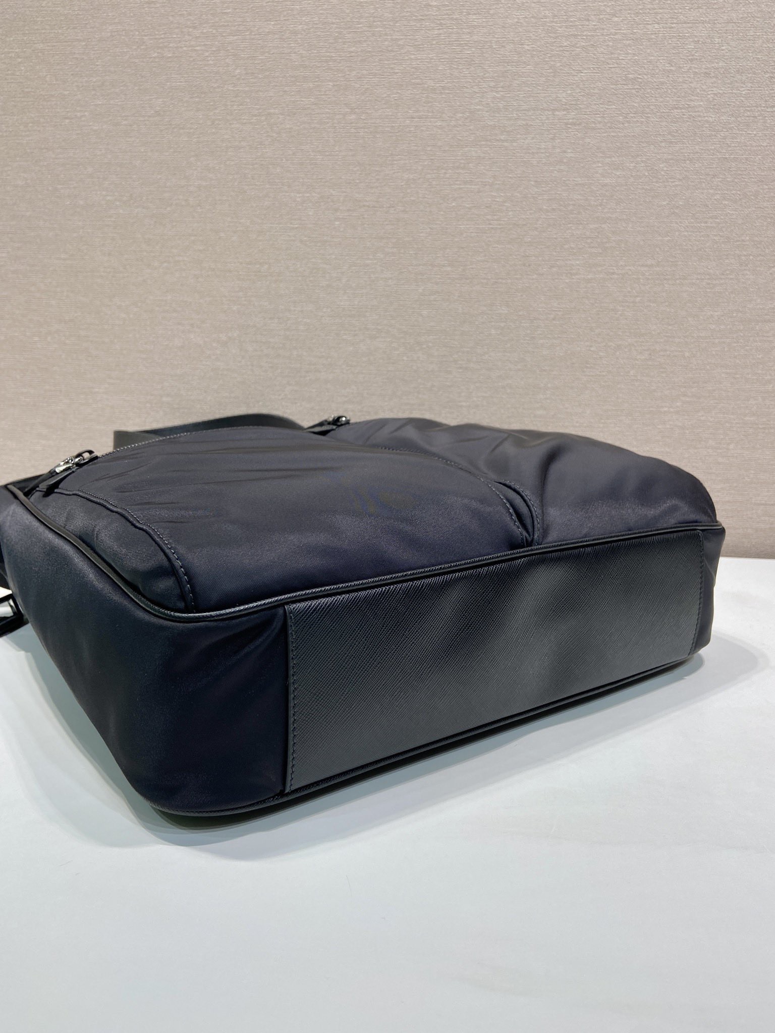 PRADA 프라다 FW2023 나일론 멀티포켓 토트백 10