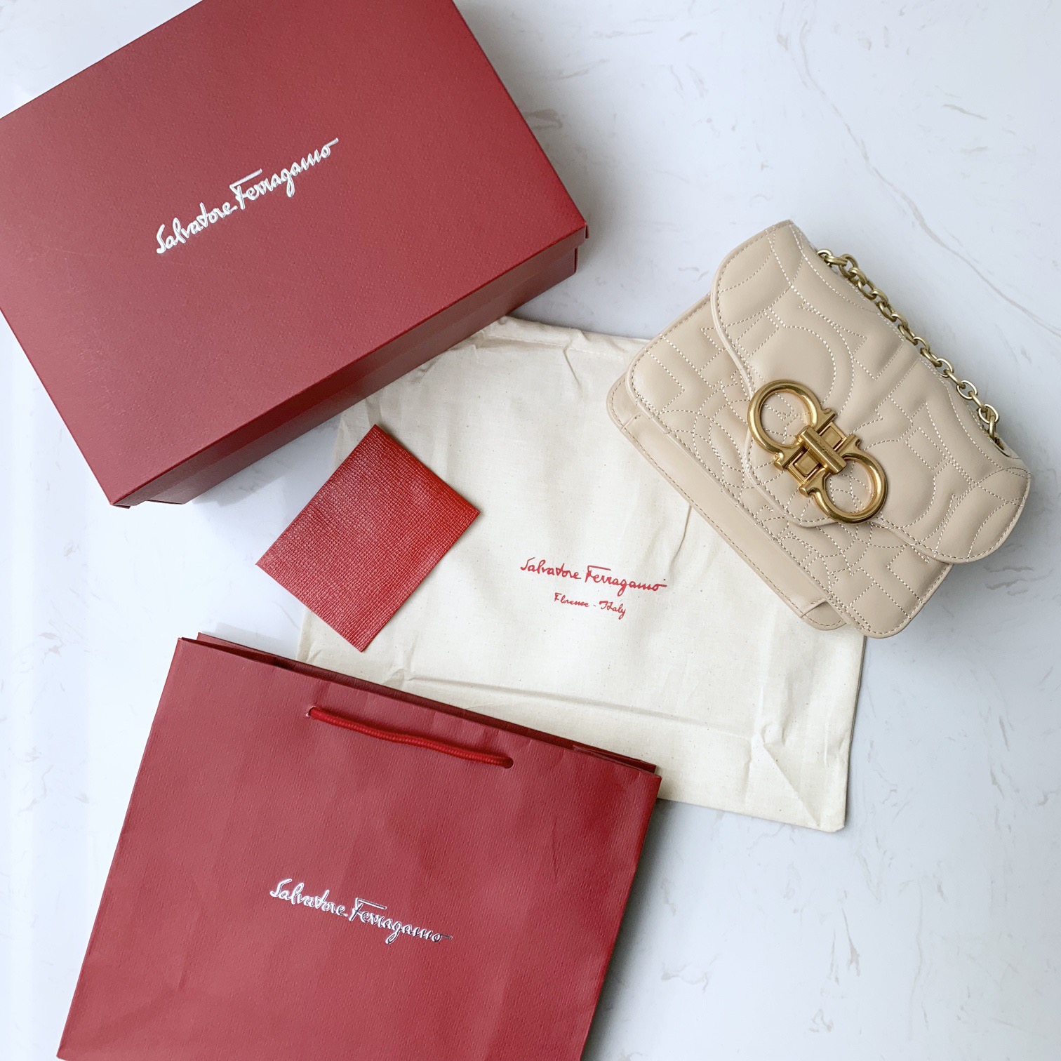 SALVATORE FERRAGAMO 살바토레 페라가모 FW2024 Gancini 퀼팅 가죽 숄더백 4