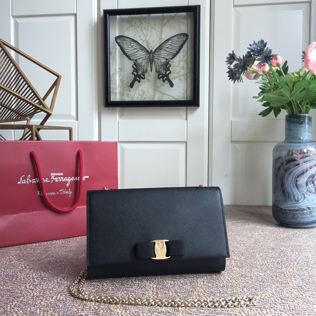 FERRAGAMO 살바토레 페라가모 FW2023 Vara 리본 체인 숄더백 1