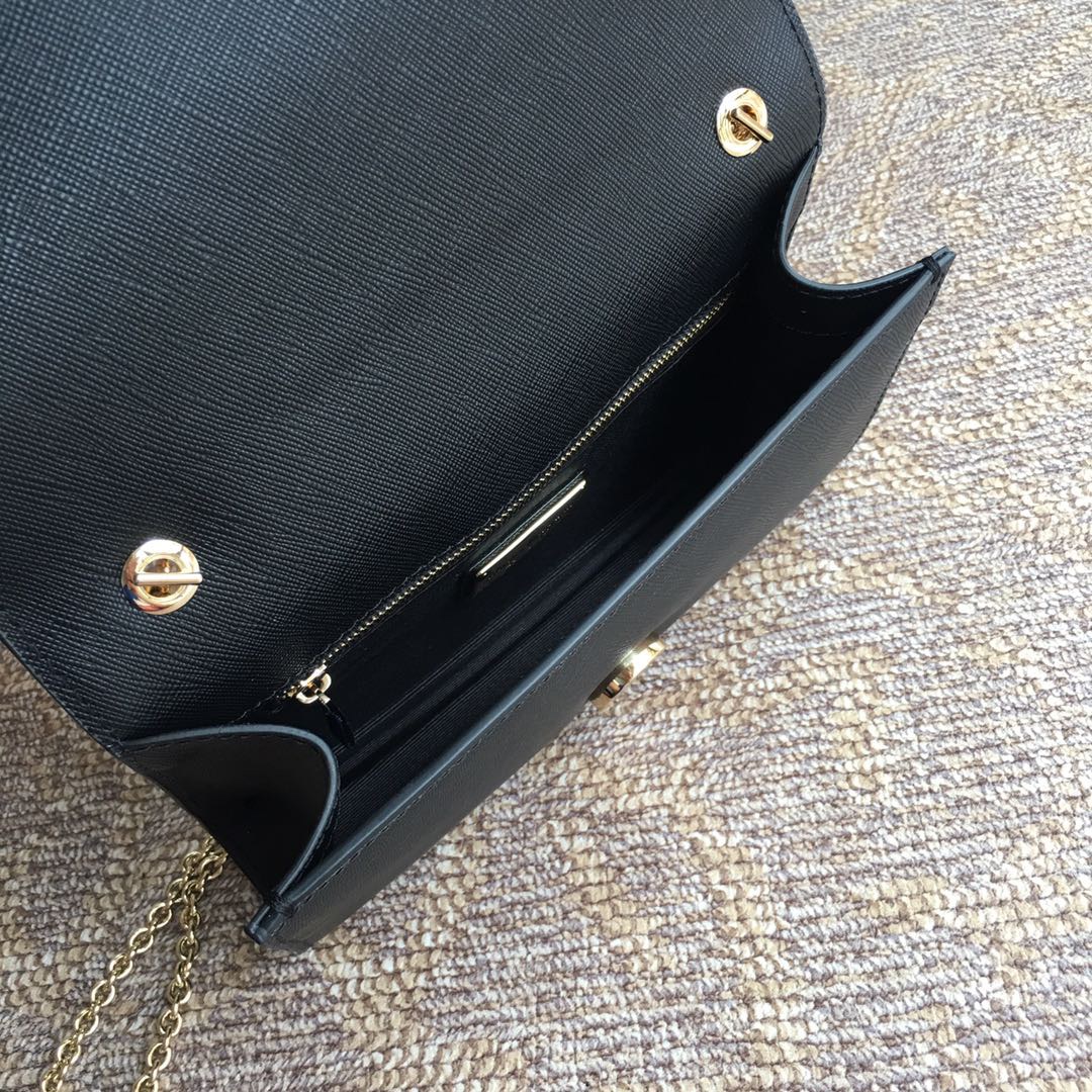 FERRAGAMO 살바토레 페라가모 FW2023 Vara 리본 체인 숄더백 4