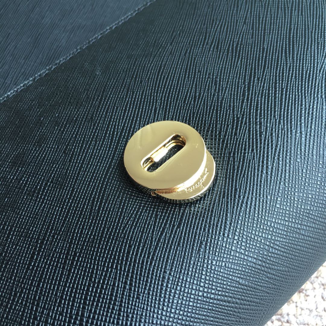 FERRAGAMO 살바토레 페라가모 FW2023 Vara 리본 체인 숄더백 5