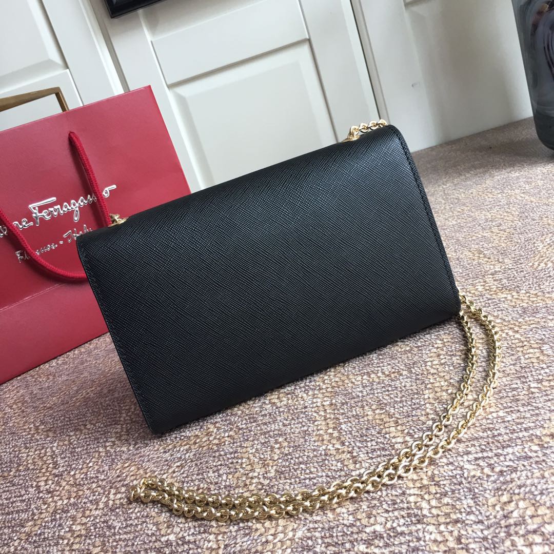 FERRAGAMO 살바토레 페라가모 FW2023 Vara 리본 체인 숄더백 7
