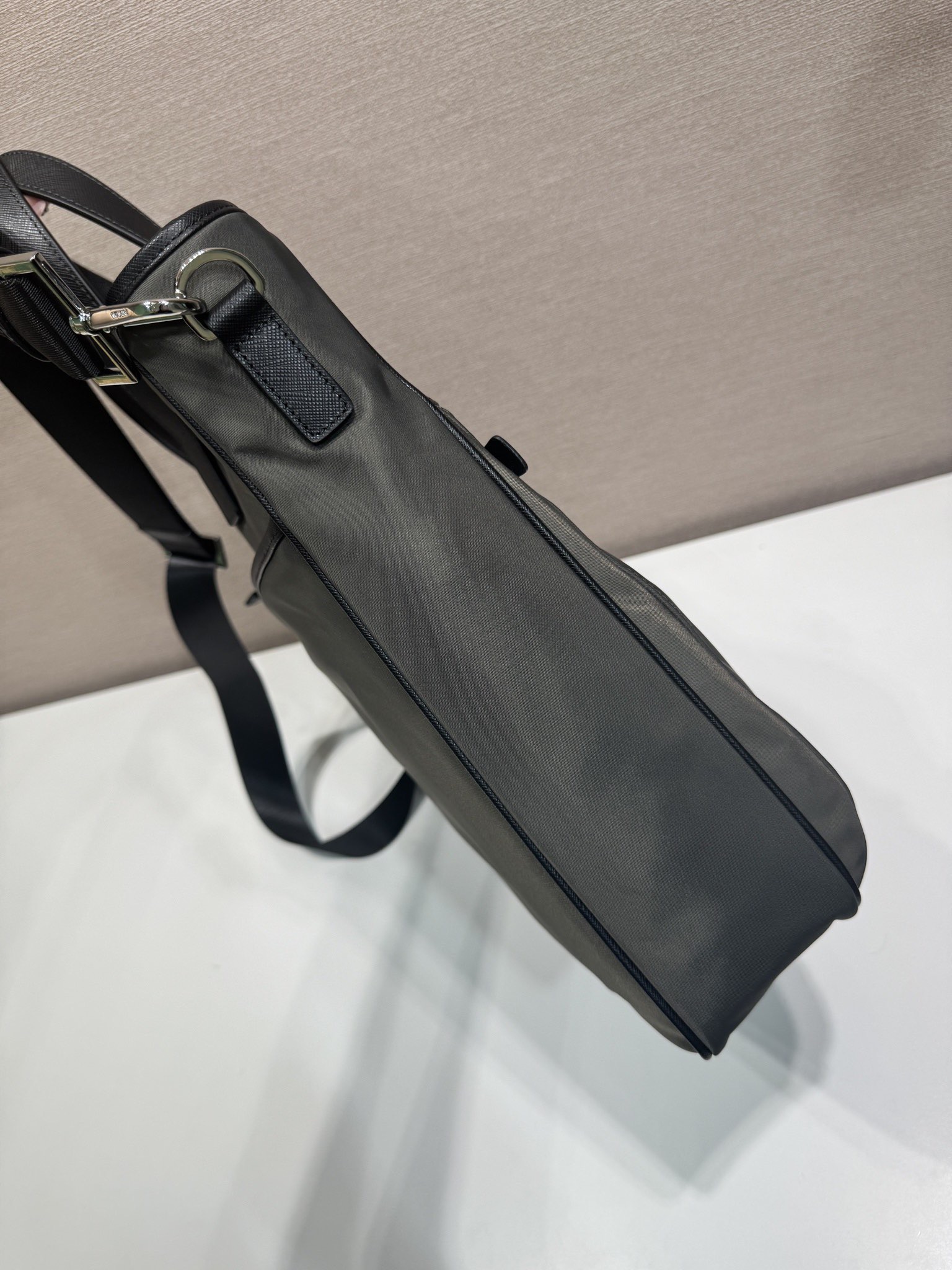 PRADA 프라다 FW2023 나일론 멀티포켓 토트백 10