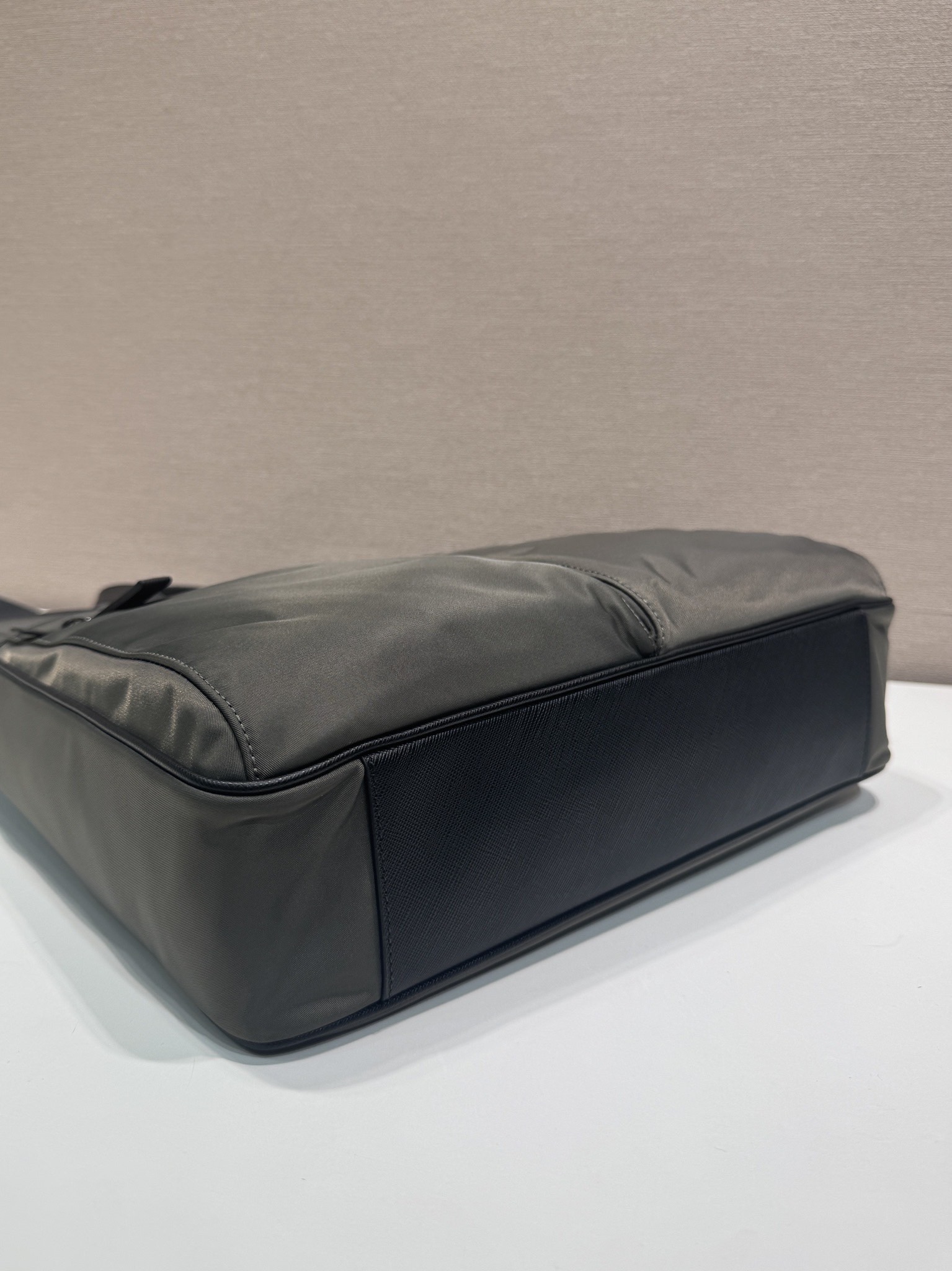 PRADA 프라다 FW2023 나일론 멀티포켓 토트백 11