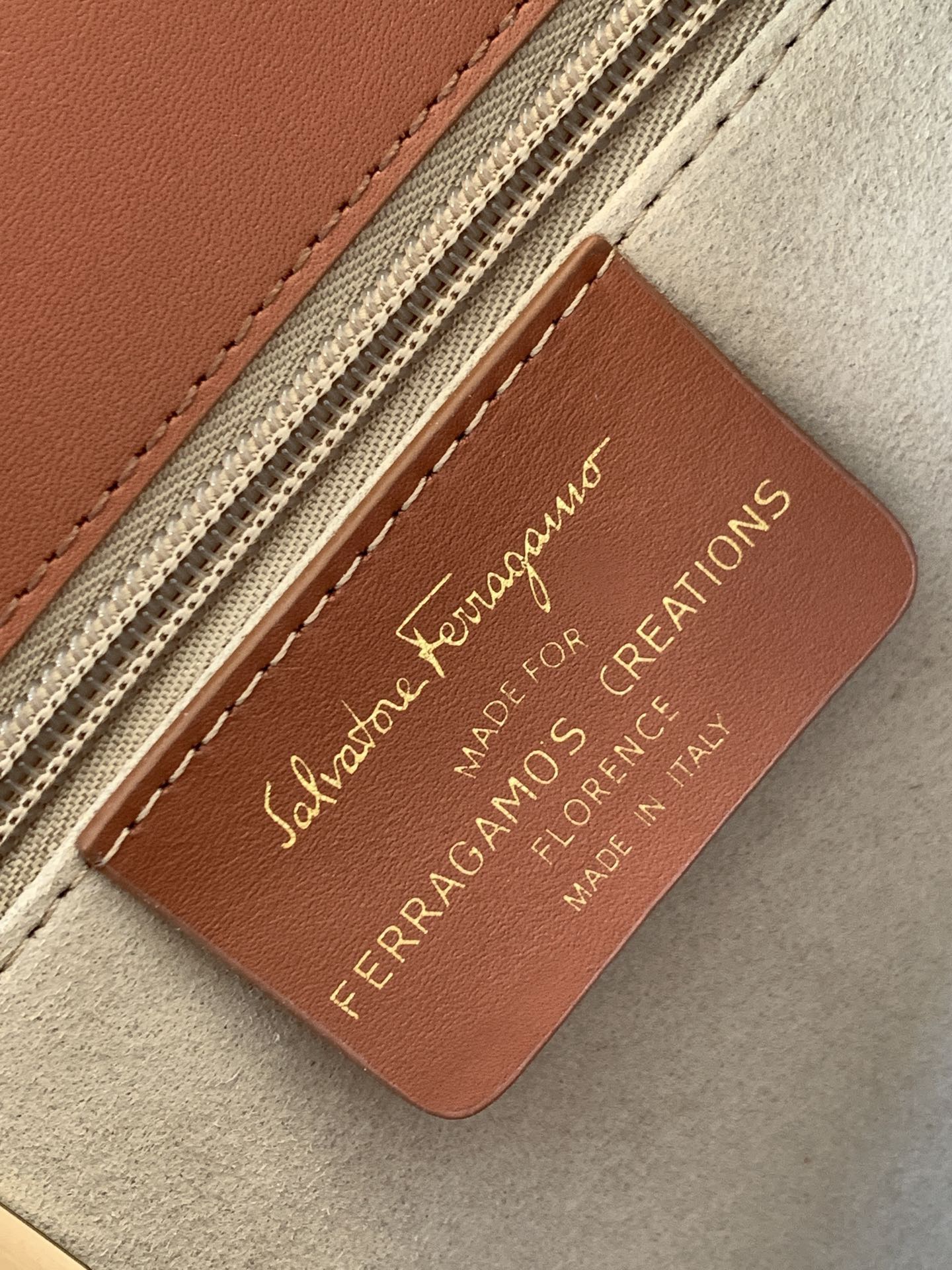 FERRAGAMO 페라가모 뮤지엄 컬렉션 복고 마구백 미디엄 DY-212268 5