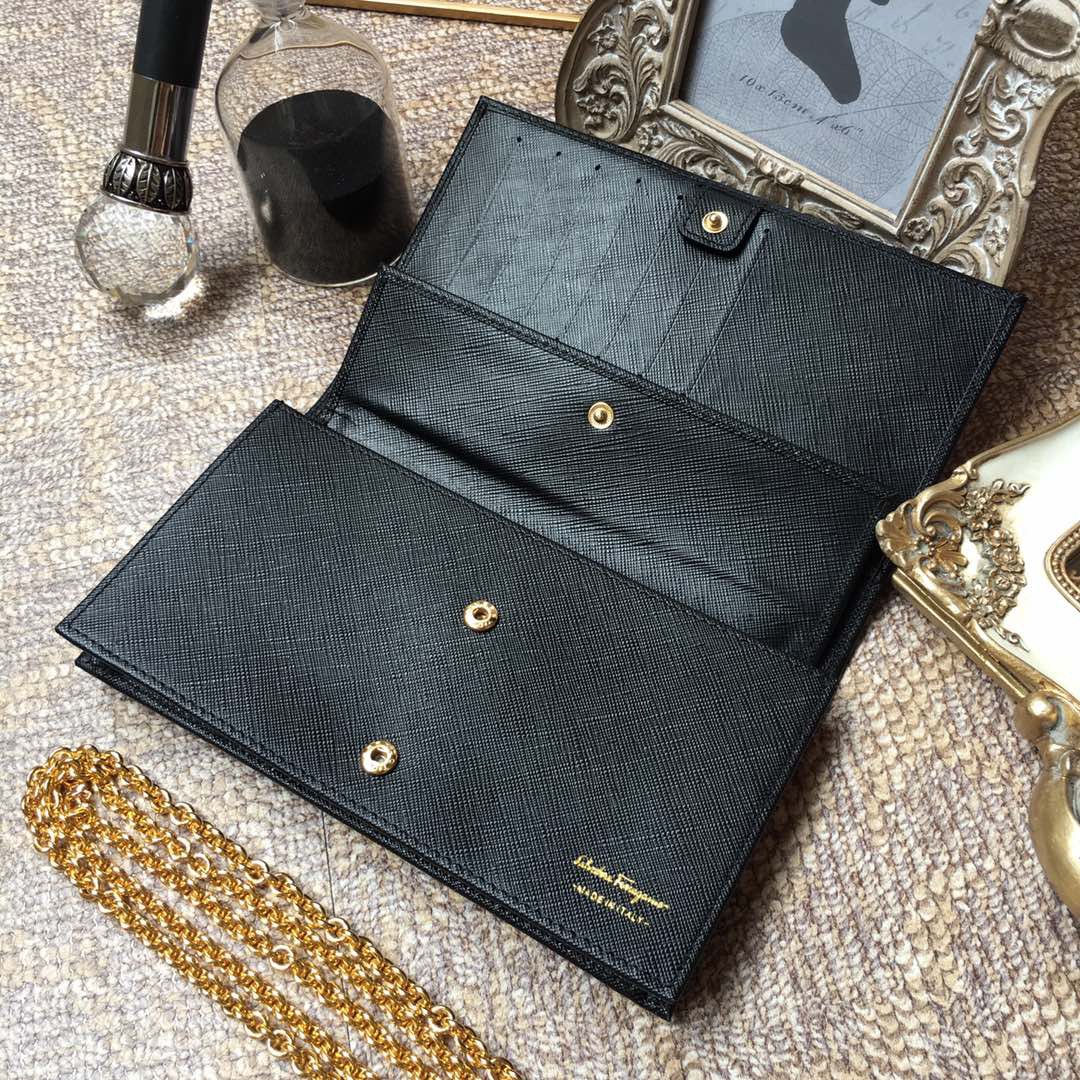 Ferragamo 살바토레 페라가모 FW2023 클래식 블랙 체인 백 9