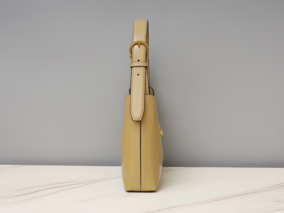 Ferragamo 살바토레 페라가모 FW2023 Trifolio Gancini 숄더백 4