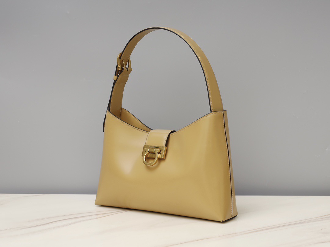 Ferragamo 살바토레 페라가모 FW2023 Trifolio Gancini 숄더백 7